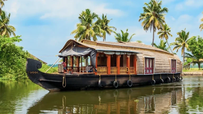 sharing-houseboat-vs-private-houseboat (1)